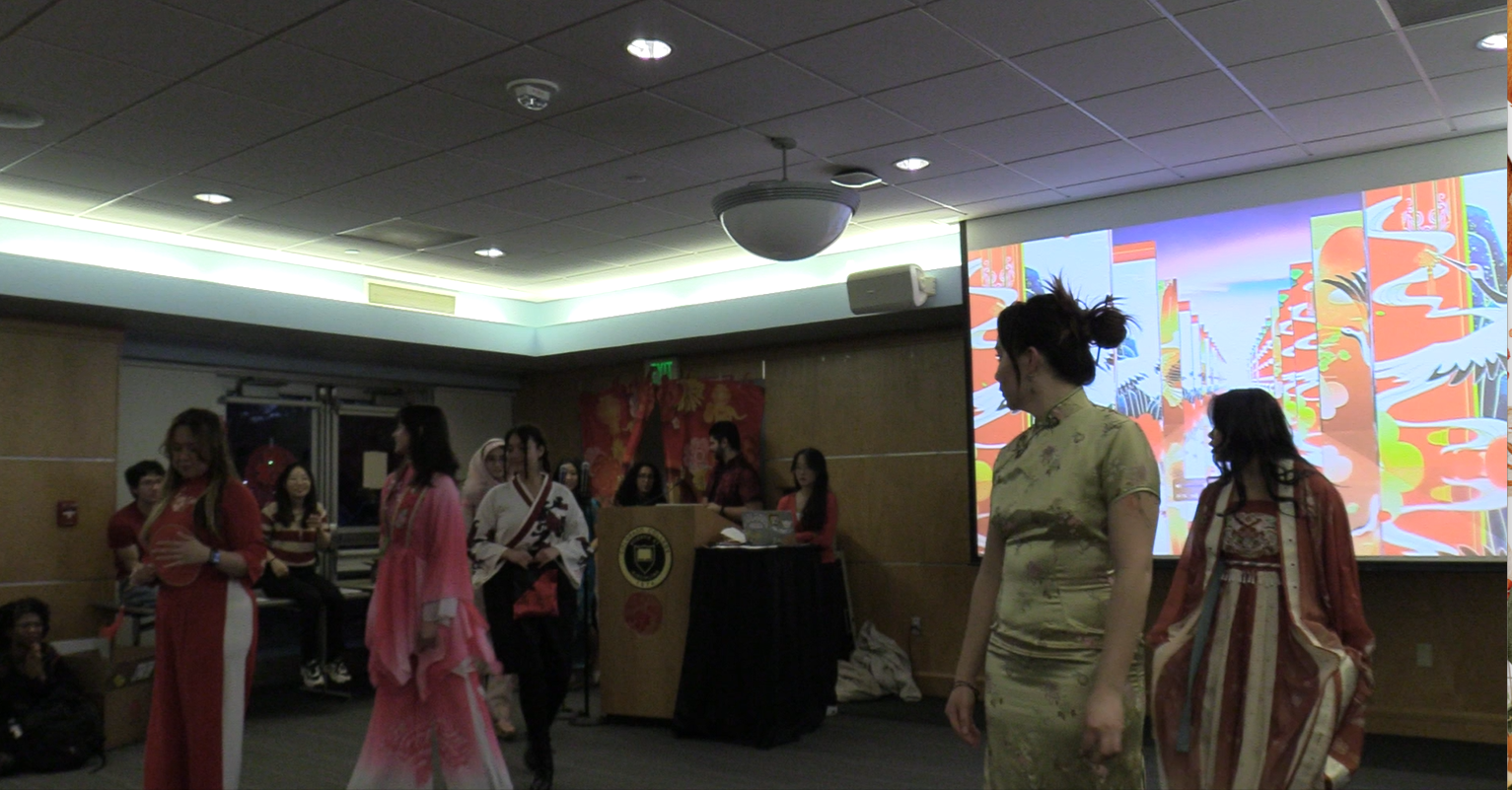 Traditional Chinese Fashion Show: CN201 of CC in Asia Program led by Ella <span class="cc-gallery-credit"></span>